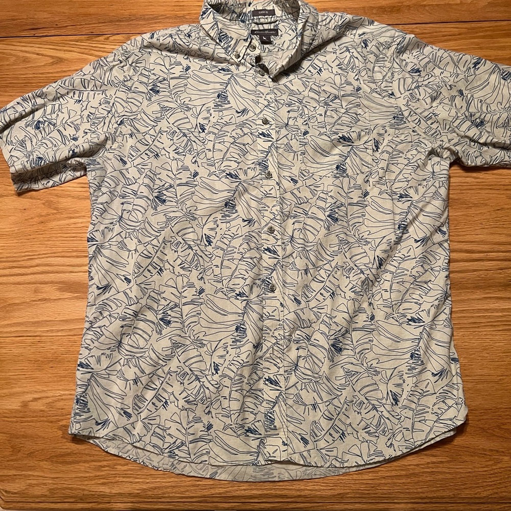 Eddie Bauer Men's White and Blue Leaf Print Shirt